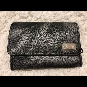 Cndc metallic wallet with magnet clip